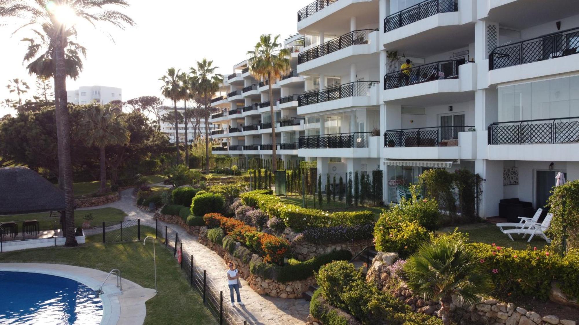 Frontline Beach Ground Floor With Privet Garden, Mi Capricho 16 Михас Экстерьер фото