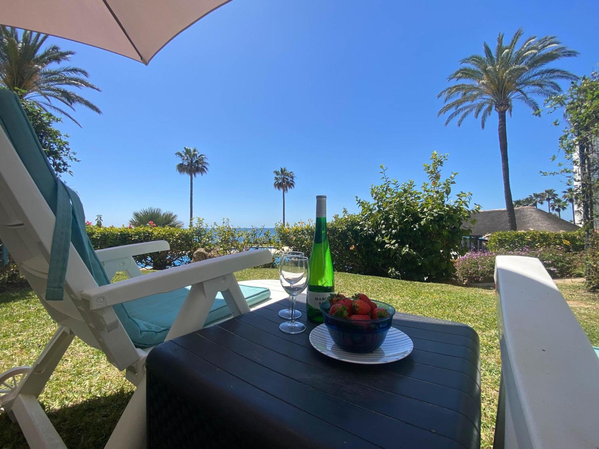 Frontline Beach Ground Floor With Privet Garden, Mi Capricho 16 Михас Экстерьер фото