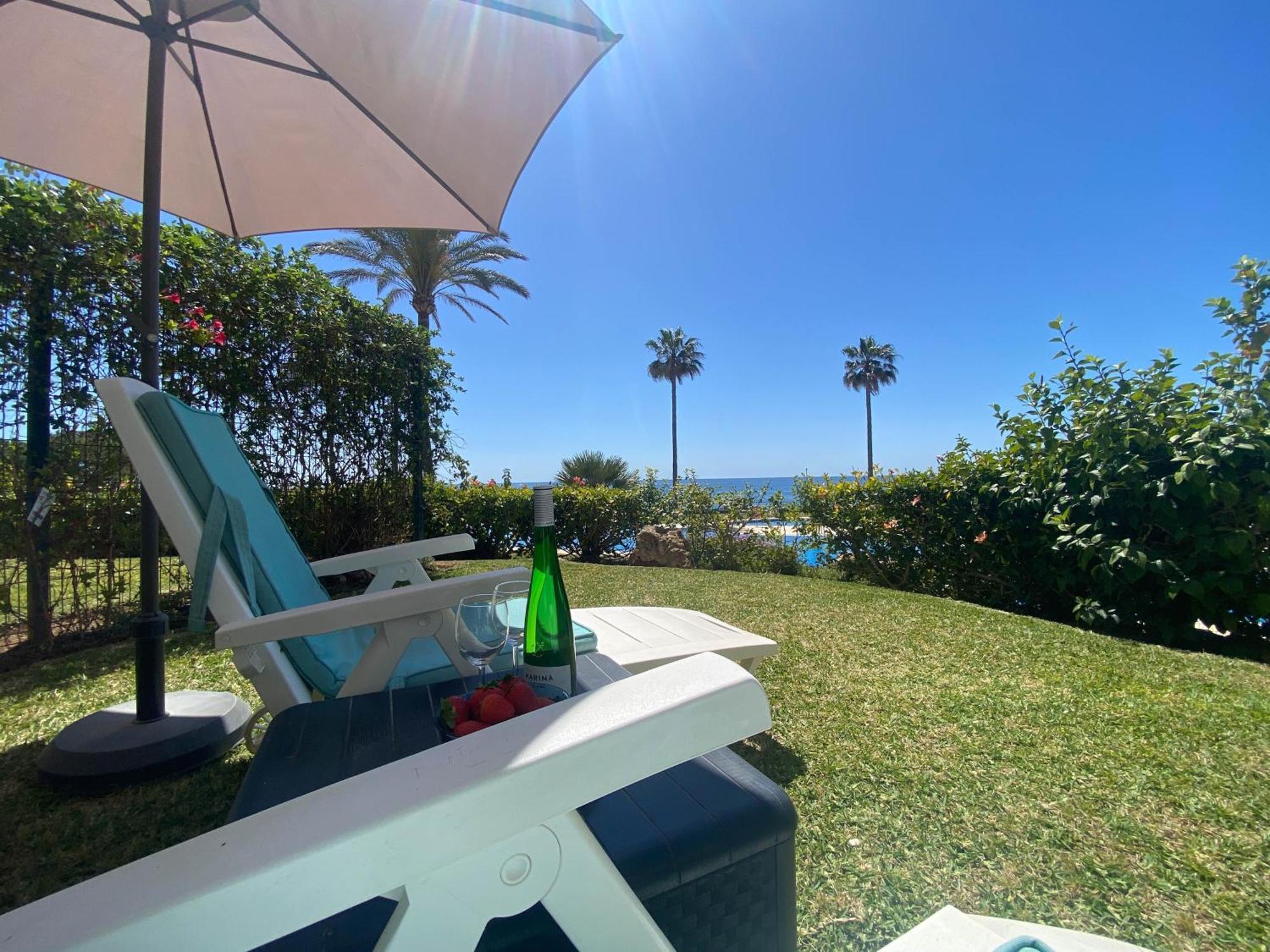 Frontline Beach Ground Floor With Privet Garden, Mi Capricho 16 Михас Экстерьер фото