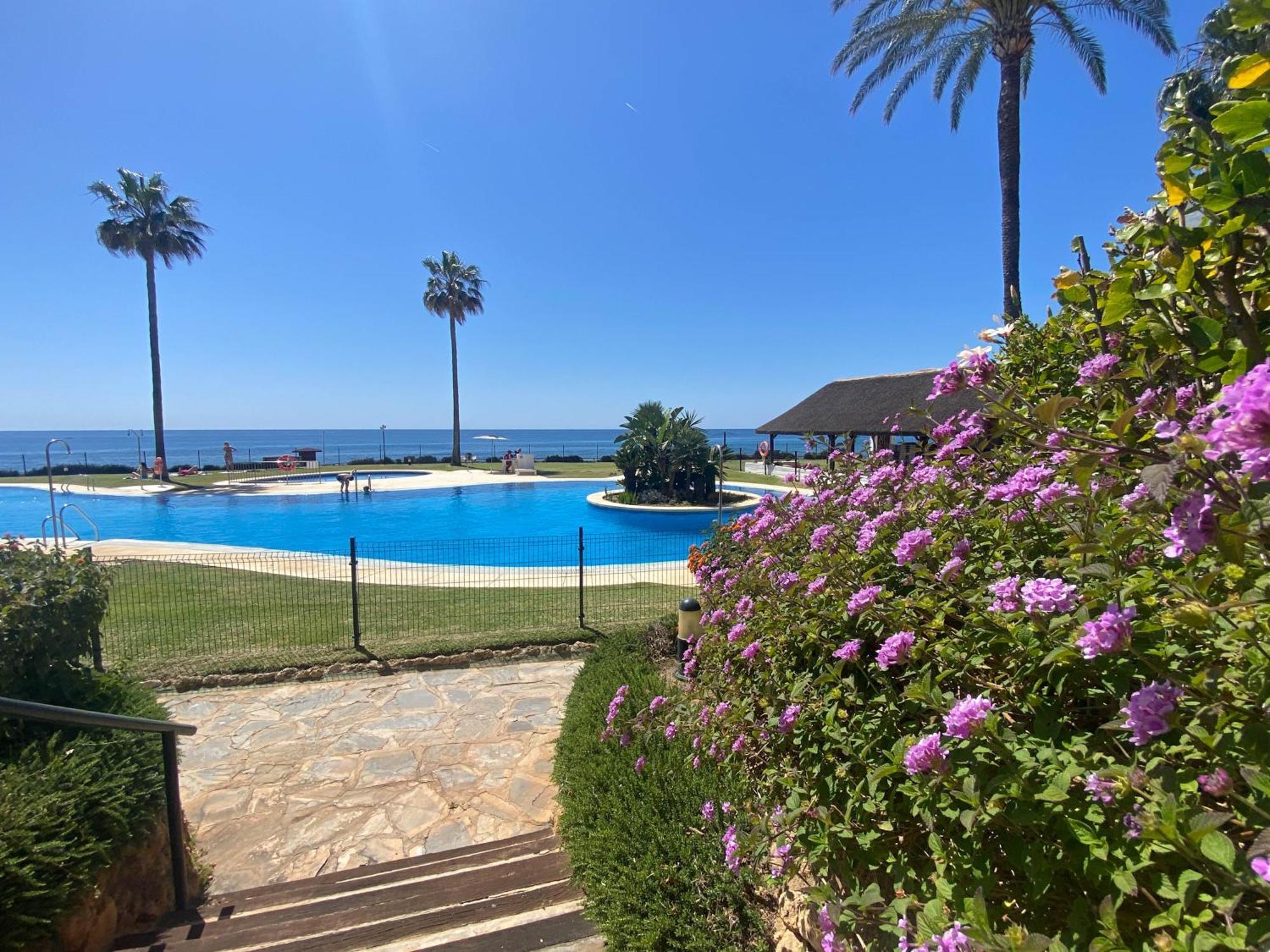 Frontline Beach Ground Floor With Privet Garden, Mi Capricho 16 Михас Экстерьер фото
