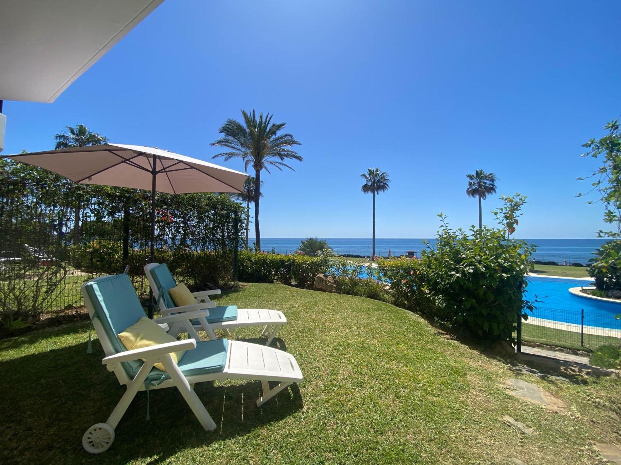 Frontline Beach Ground Floor With Privet Garden, Mi Capricho 16 Михас Экстерьер фото